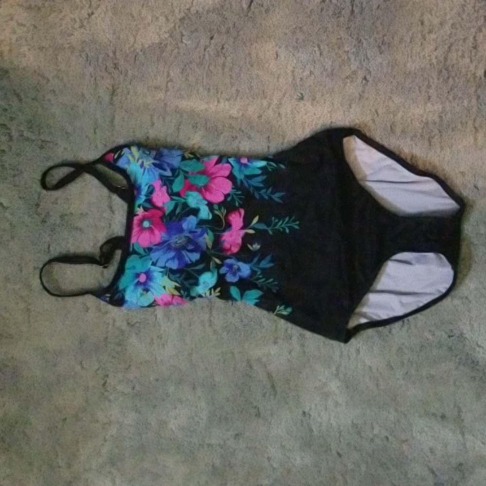COPY - Donating 1/6/2024 NWOT one piece vintage style bathing suit